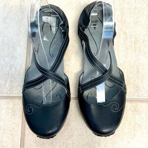 Ahnu Karma Latitude women's slip-on flats black leather boho ballet comfy 11M